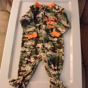 4/$10 Garanimals Camo 3 to 6m Zippered Footed Onsie